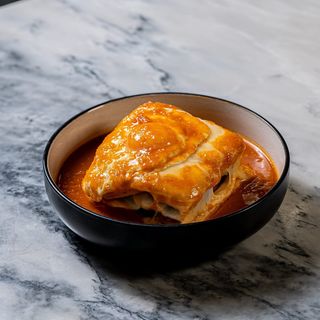 Francesinha com Ovo e Batata Frita 