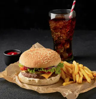 3 Hamburguesas con 3 patatas y 3 latas