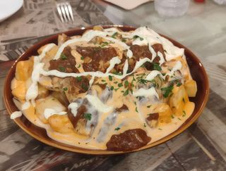 Patatas deluxe con pulled (ración)