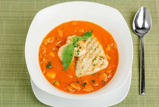 Суп с сибасом и креветками