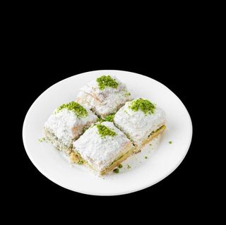 Молочная пахлава с фисташками