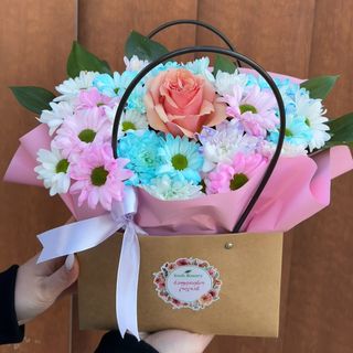 ფერადი ქრიზანთემები კალათში #8