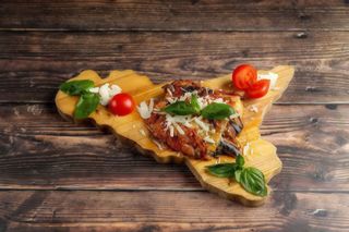 Parmigiana di melanzane e ricotta salata a scaglie