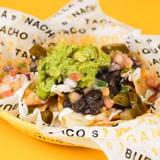 NACHOS CHINGONES.