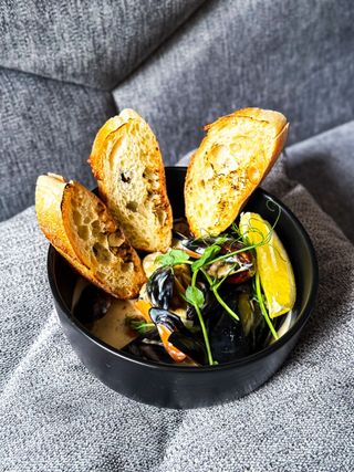 Мідії в вершковому соусі