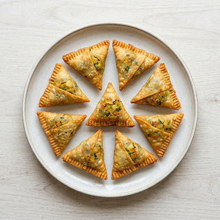 Vegetable Samosas (8 Pieces)