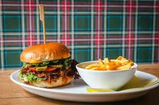 Burger Z Szarpaną Wieprzowiną