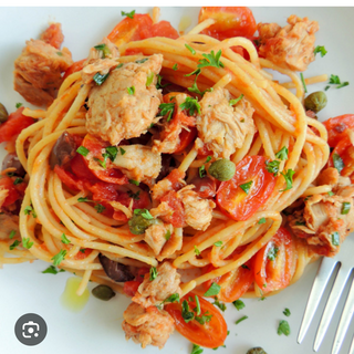 Spaghetti al tonno e ciliegino