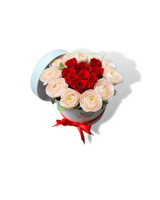 Cappelliera di Ranuncoli e Rose rosse stabilizzate