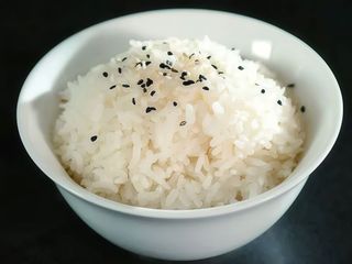 J3 Ciotola di riso con sesamo