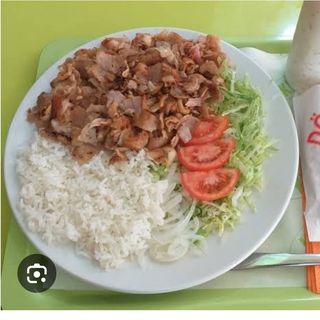 Menú Plato De Arroz + Carne + Ensalada + Refresco (33 Cl.)