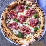 Пица прошуто