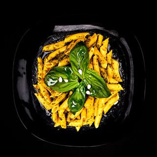 PENNE CON PESTO Y PARMESANO 
