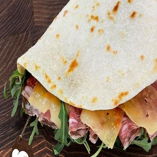 Q10 - Salame, brie e cipolla caramellata