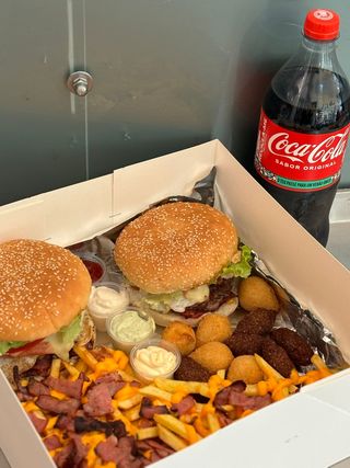 Caixa com 2 Burgers