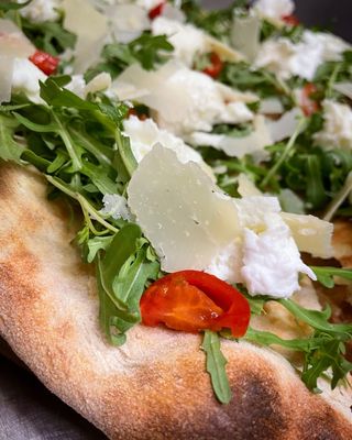 PIZZA AL PIATTO BIANCA -  FOCACCIA RUCOLA E BUFALA