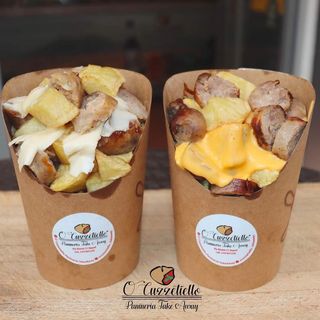 Patate con würstel e cheddar