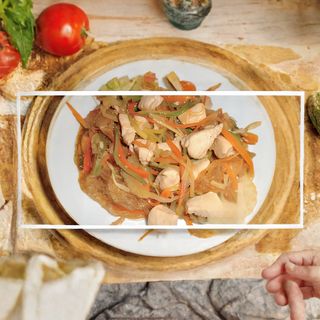 27. Spaghetti di soia saltati con pollo piccante