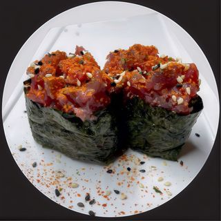 91 Gunkan Atún Picante Con Salsa Teriyaki (3 Uds.)