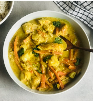 Lubina Crujiente Con Salsa Curry