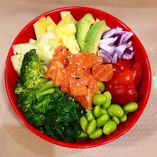 76. Poke Salmón
