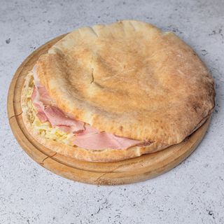 Lepinja sa kačkavaljem i plećkom