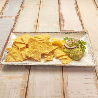 Nachos Con Guacamole