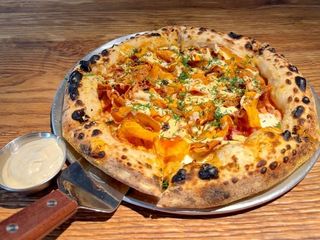 Піца з куркою і чіпсами з батату (620g)