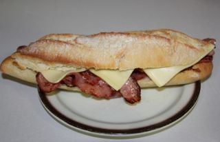 Bocadillo De Bacon Y Queso