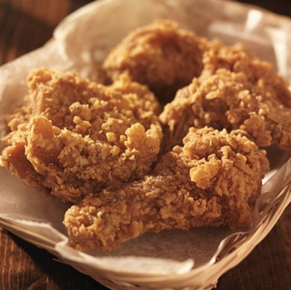 Pollo frito estilo americano kentucky crujiente 