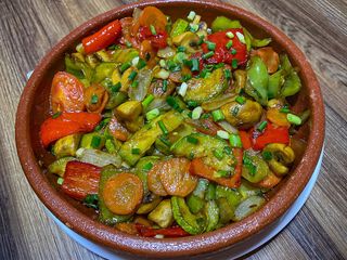 სოიოს სოუსში მოთუშული ბოსტნეული