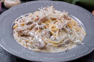 Паста з куркою та грибами (330г)