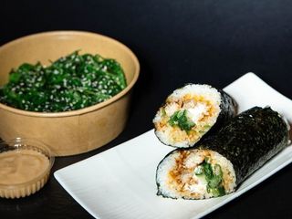 Комбо Хенд-ролл з вугрем+Хіяші вакаме з горіховим соусом (515g)