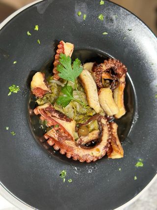 Polpo alla scarola napoletana 