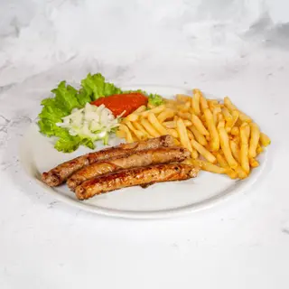 Grill kobasice s pomfritom