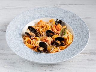 Феттучіні з морепродуктами (320g)