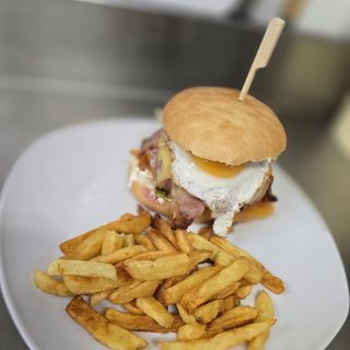 Hamburguesa Super Cathedra III