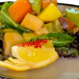 «САЛАТ  С  АВОКАДО  И  ЛОСОСЕМ»