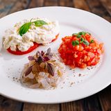 Stracciatella cu creveti crudo si rosii