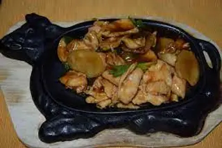 Pollo alla piastra con cipolla
