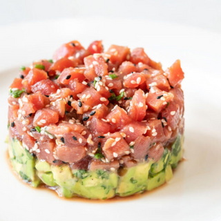Tartar de Atún Rojo con Salsa Kimchie, Aguacate y Cebolla Frita
