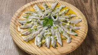 BOQUERONES CON SUS ALIÑOS