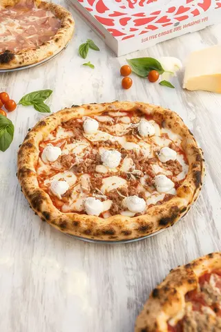 Pizza Salchicha y Stracchino