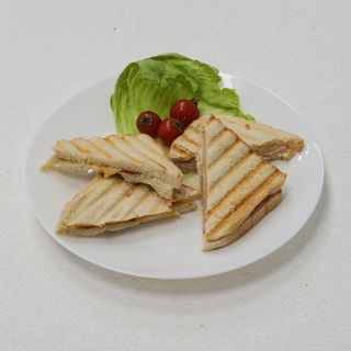 Tosty z serem i salami