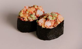 Gunkanmaki sałatka z krewetek -2 szt-