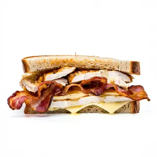 Bocadillo De Pechuga Con Bacon Y Queso