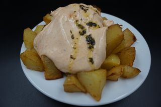 Tapa De Patates Fregides Amb Salsa De Ceba