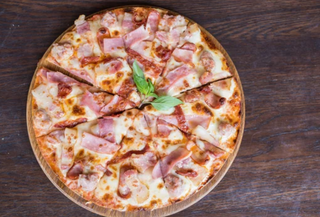 Pizza familiar con jamón York y queso (30 cm.)