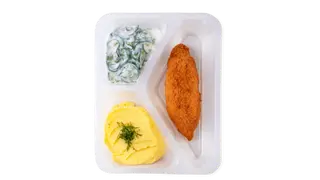 Kotlet de volaille z puree i mizerią 400g