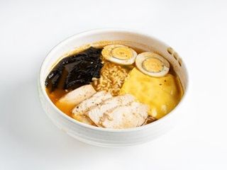 Сырный рамен с курицей